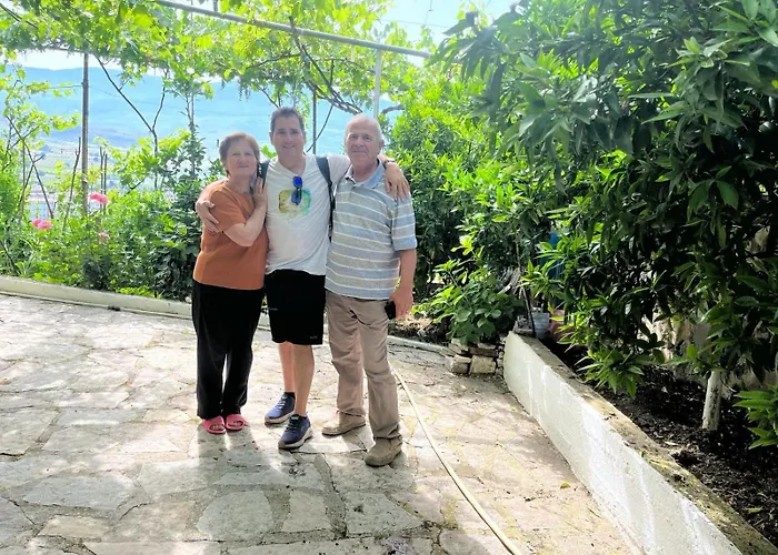 Isaraj Guest House