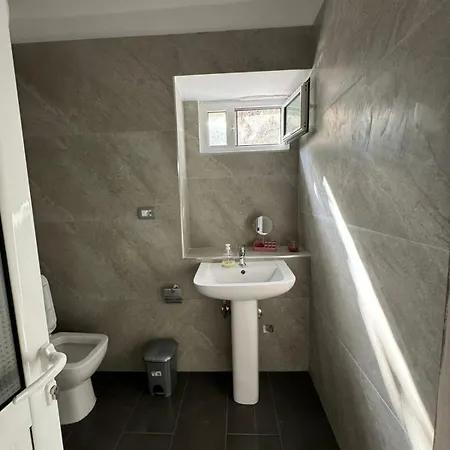 Isaraj Guest House Gjirokaster Exterior photo