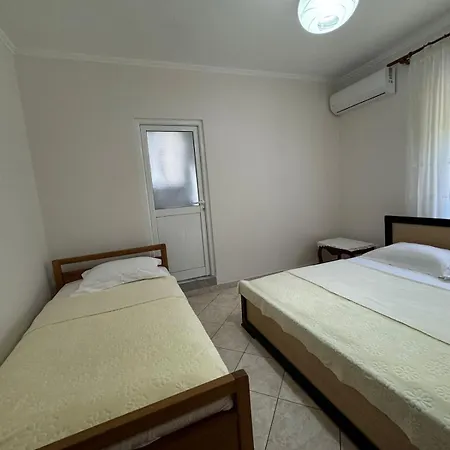 Isaraj Guest House Gjirokaster Exterior photo