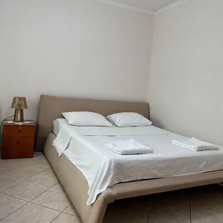 Isaraj Guest House Gjirokaster Exterior photo