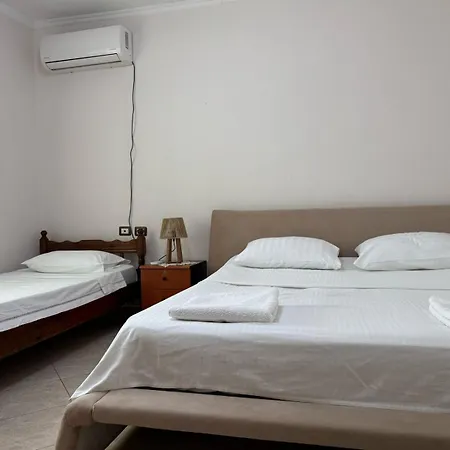 Isaraj Guest House Gjirokaster Exterior photo