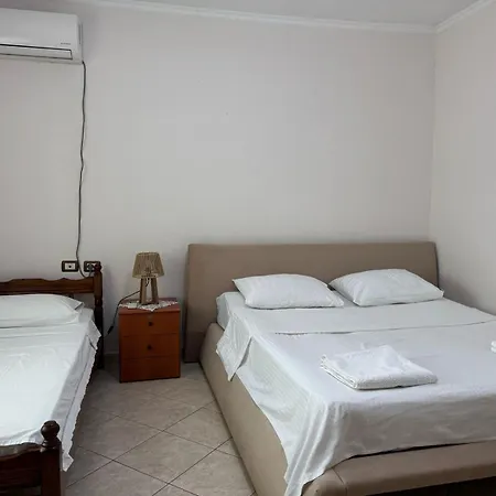 Isaraj Guest House Gjirokaster Exterior photo