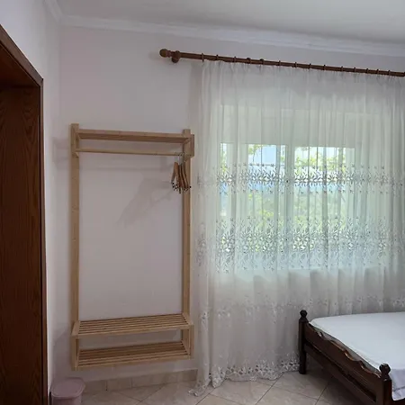 Isaraj Guest House Gjirokaster Exterior photo